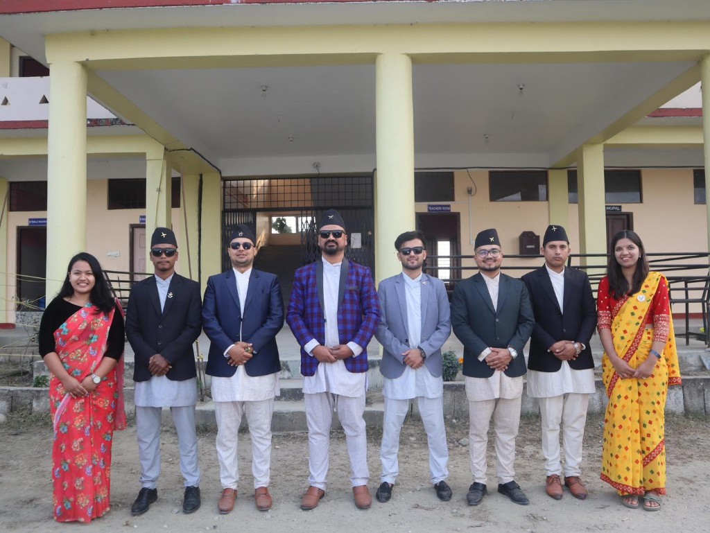 Sahid Smriti Pratisthan staff and faculty in front of college building